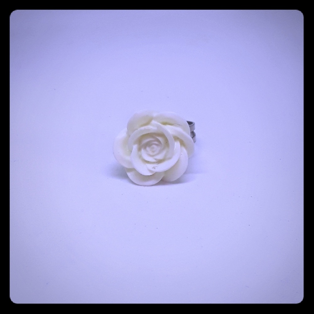 Flower ring - Picture 2 of 2